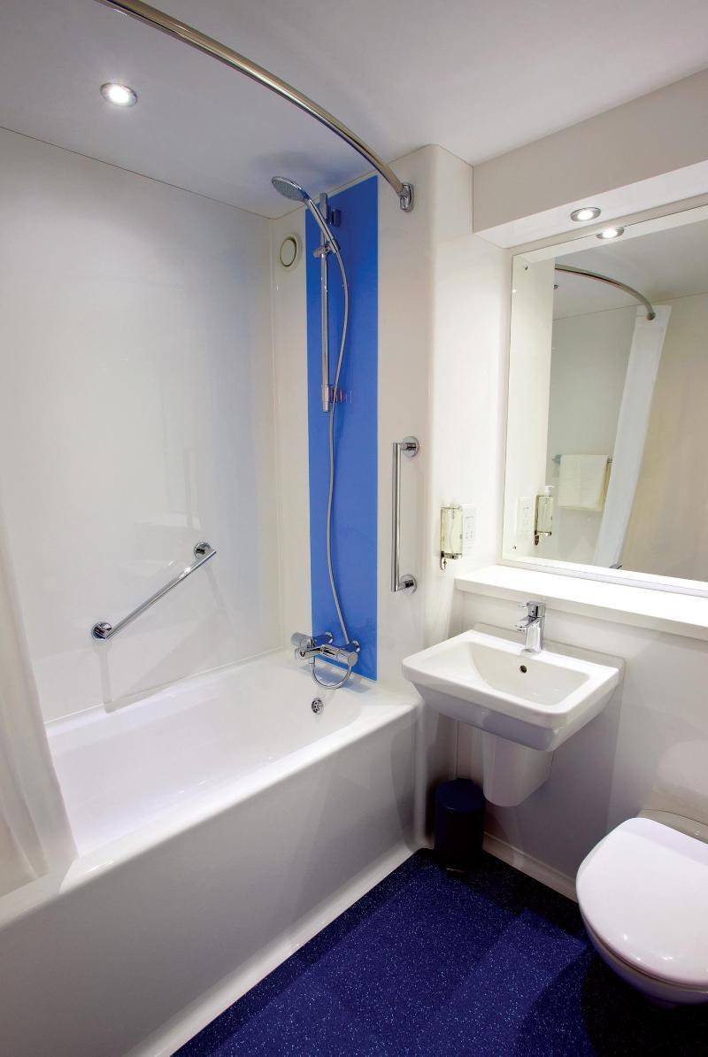 Travelodge London Greenwich High Road Екстер'єр фото